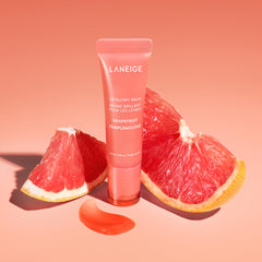 LANEIGE Lip Glowy Balm Grapefruit color sutil y acabado translúcido para uso diario.