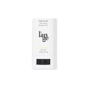 L'ANGE HAIR Pure Polish Pomade Stick aplicado para alisar y definir el cabello.