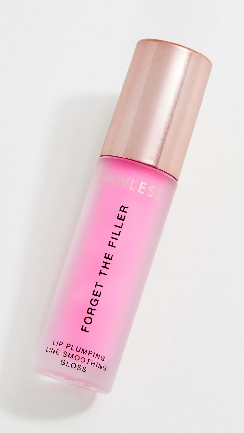 Lawless olvida el relleno labial: textura brillante para un brillo duradero.