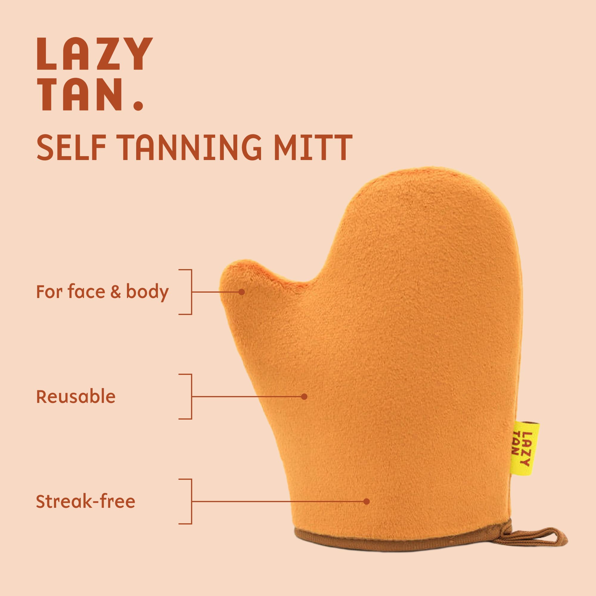 Aplicación circular del guante Lazy Tan para acabado parejo.