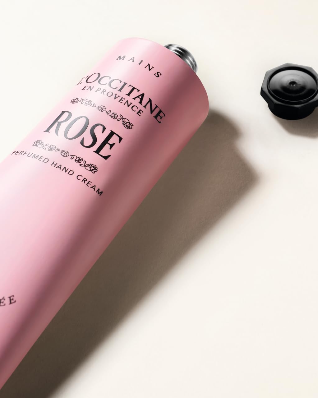 L'Occitane Rose crema de manos, fragancia floral suave para piel perfumada.
