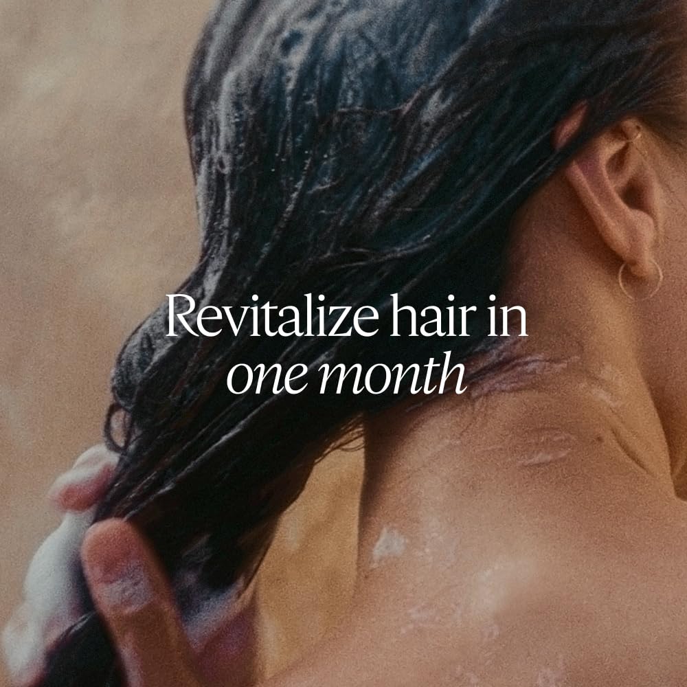 L'Occitane Shampoo Reparación Intensa, brillo sedoso en cabello natural.