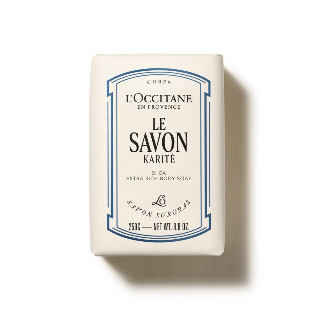 L'Occitane Shea Milk muestra textura cremosa para una limpieza suave.