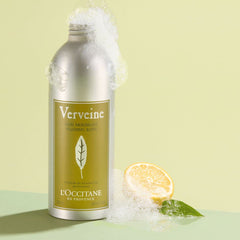 Botella de L'Occitane Verbena con espuma para baño relajante