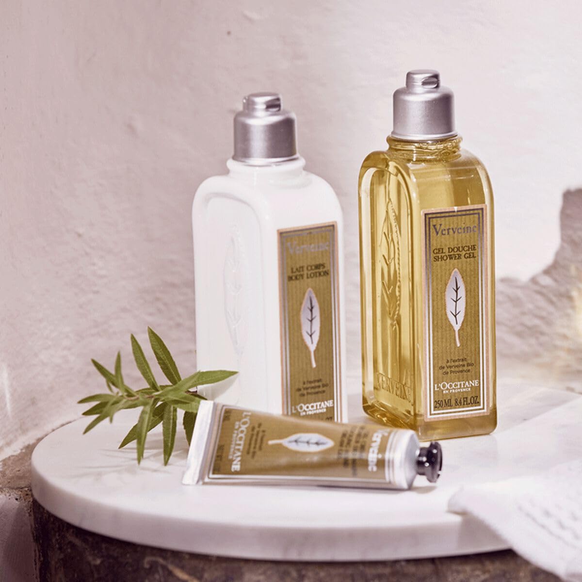L'Occitane Verbena Gel-Crema para manos, perfume delicado que perfuma sutilmente la piel.