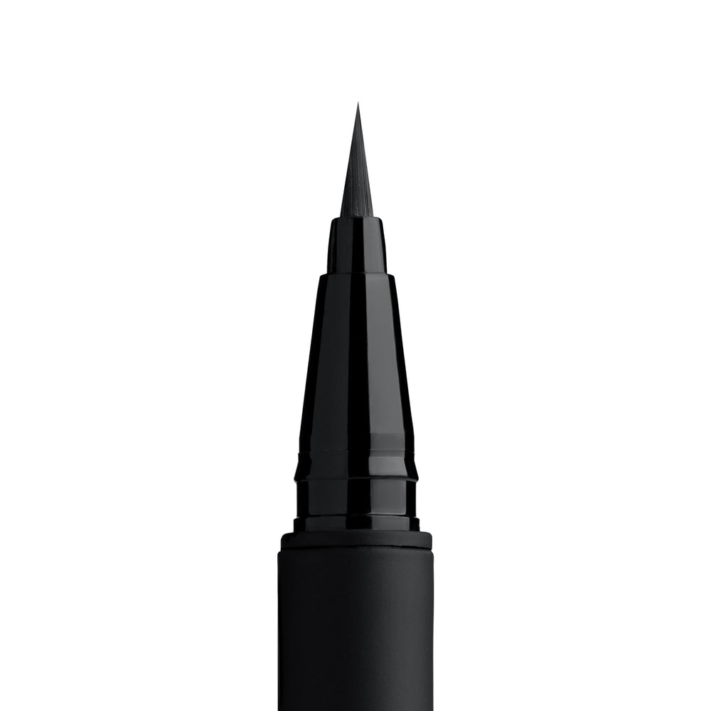 LORAC PRO Liquid Eyeliner a prueba de manchas para uso diario.