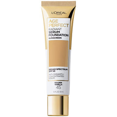 Fundación radiante con suero y SPF50 de L'Oréal Paris en botella.