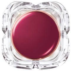 Textura cremosa que facilita una aplicación suave y cómoda en los labios.