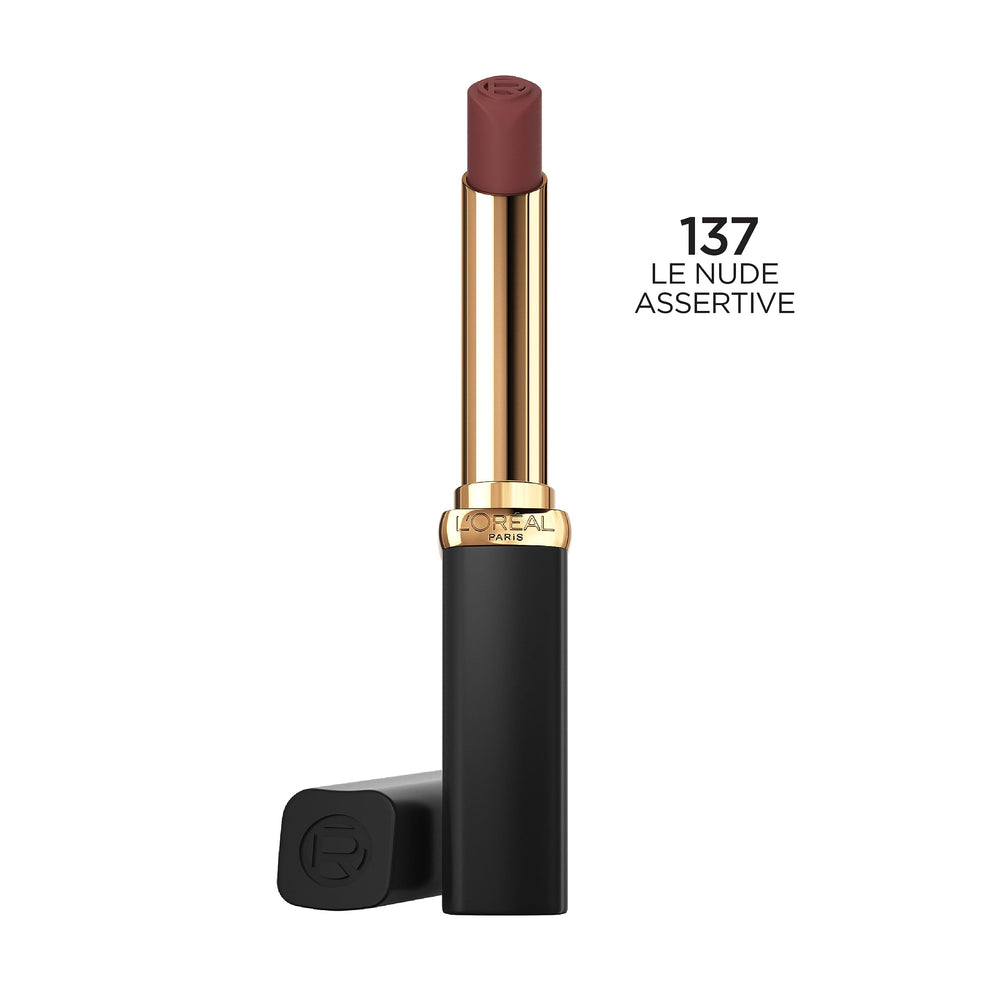 L'Oréal Paris Colour Riche Intense Volume Matte Le Nude Assertive, color intenso duradero en labios.