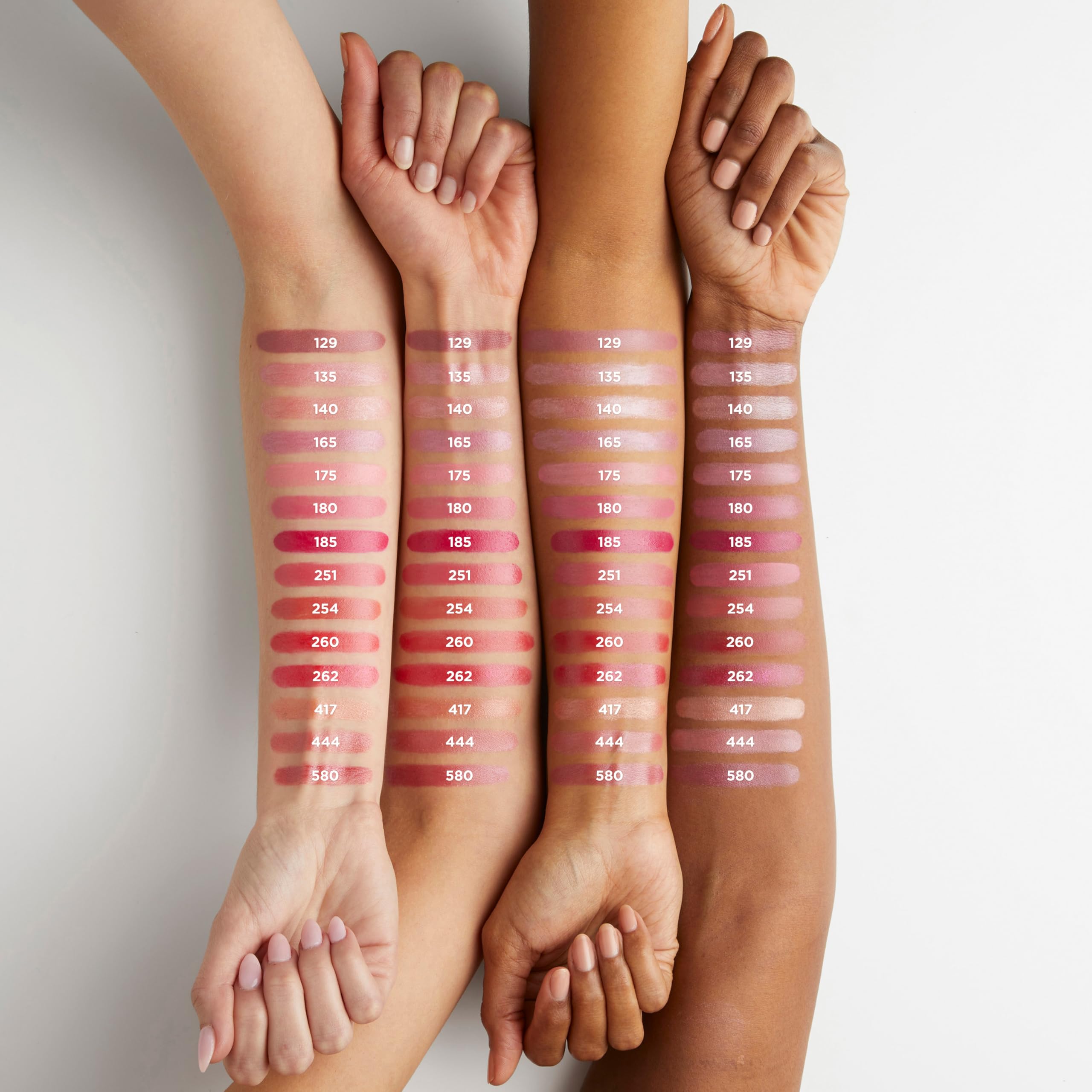 L'Oréal Paris Colour Riche Original – Aplicación suave desde el centro para equilibrio perfecto.