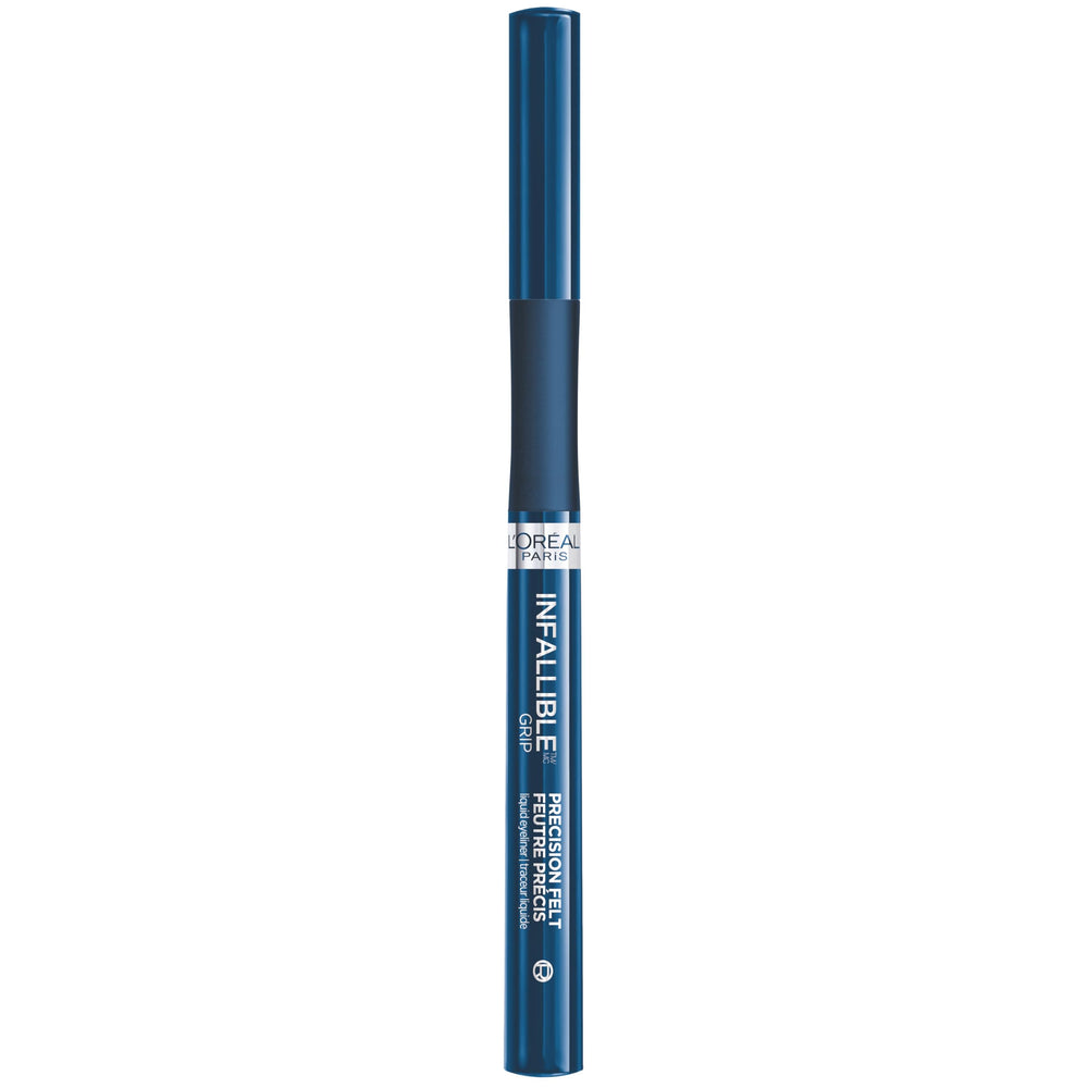 Apariencia diaria definida con delineador azul sin retoques constantes.