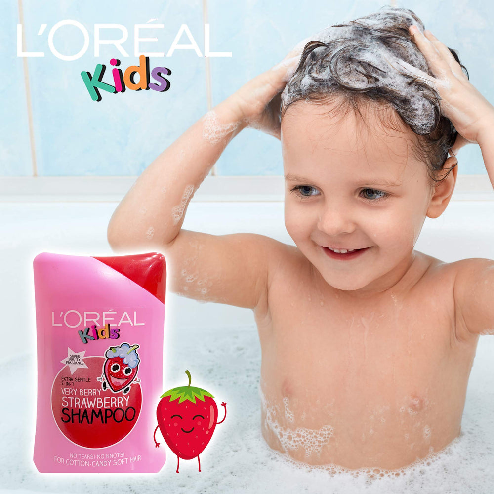 Niños felices con cabello suave y manejable tras usar el champú 2en1.