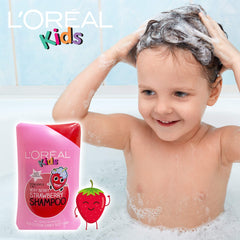 Niños felices con cabello suave y manejable tras usar el champú 2en1.