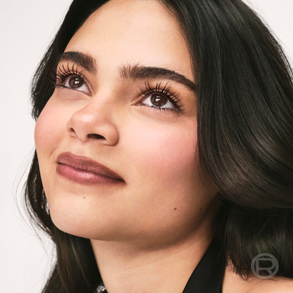 Uso diario de Telescopic Mascara para un look sencillo y definible.