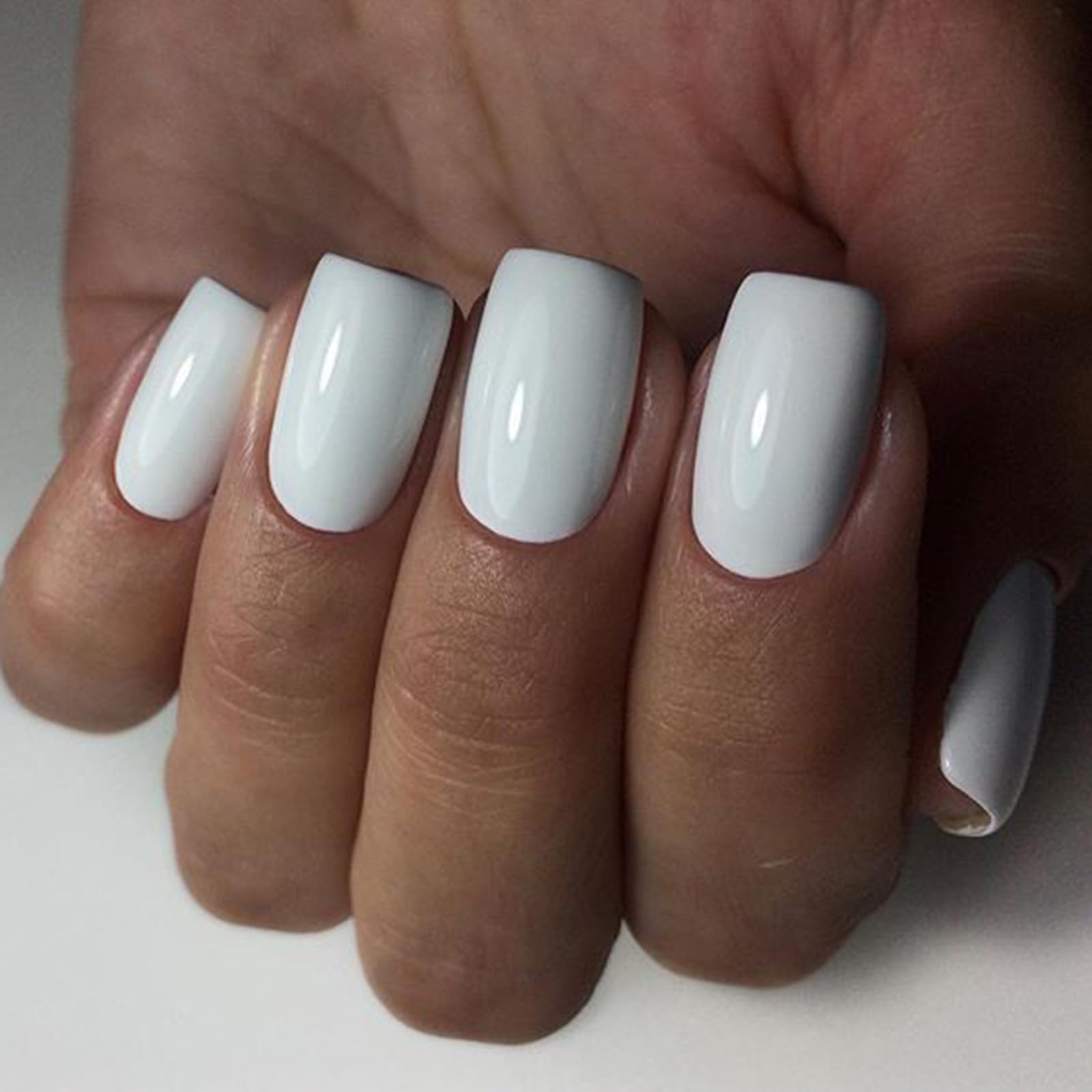 LoveOurHome Unas cuadradas blancas gruesas para mayor durabilidad y acabado natural.