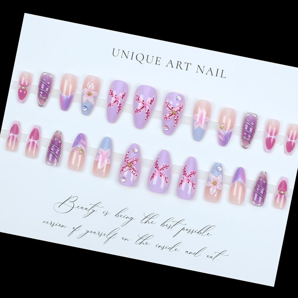 Uñas con diseño floral 3D y perlas de LPOODDNU para momentos especiales.