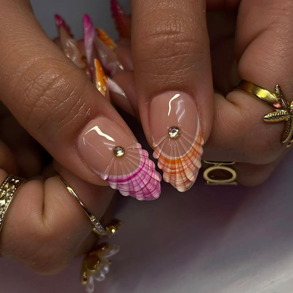 Diseño floral 3D en uñas almendra para evento especial.