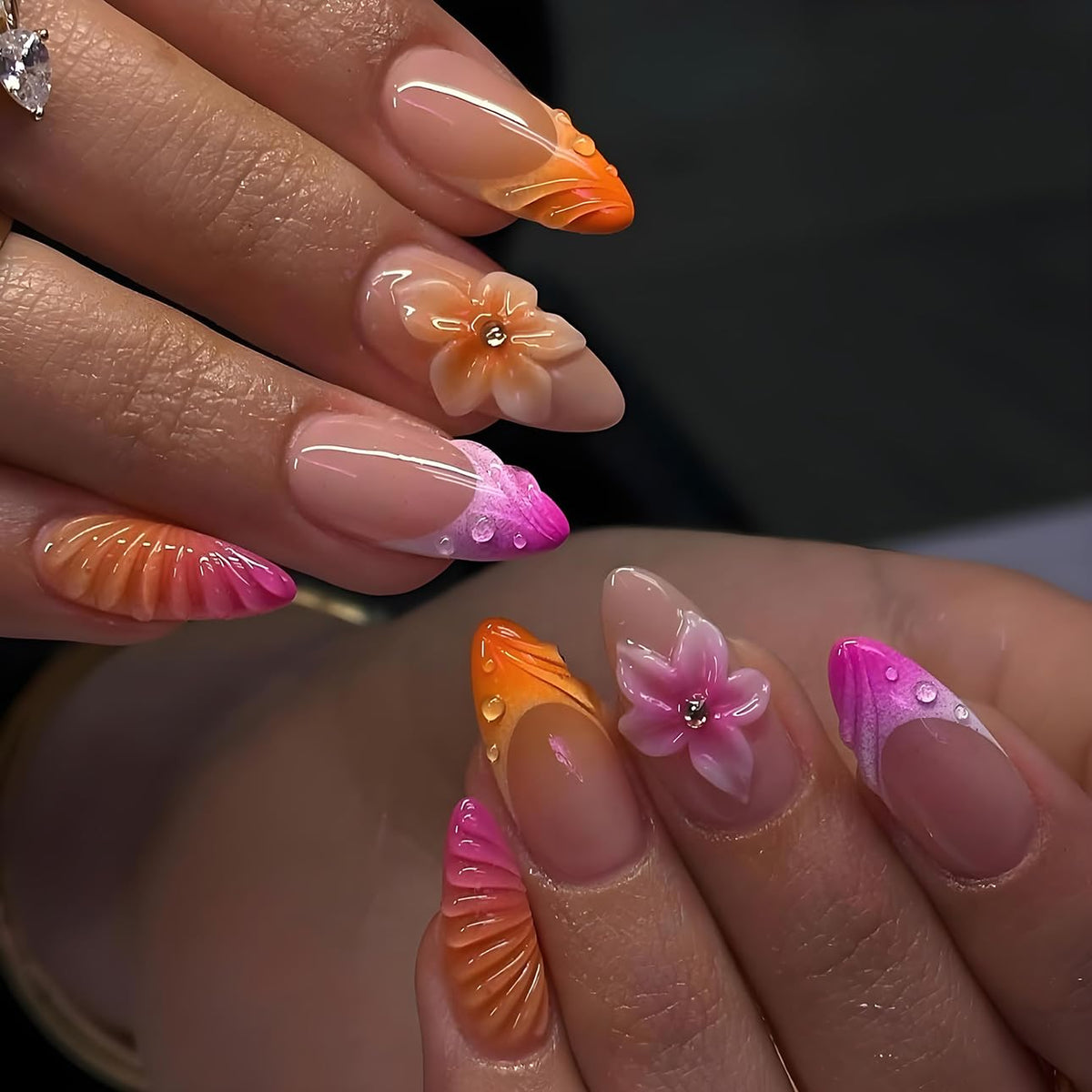 Uñas postizas LPOODDNU en almendra con diseño 3D de flores oceánicas.