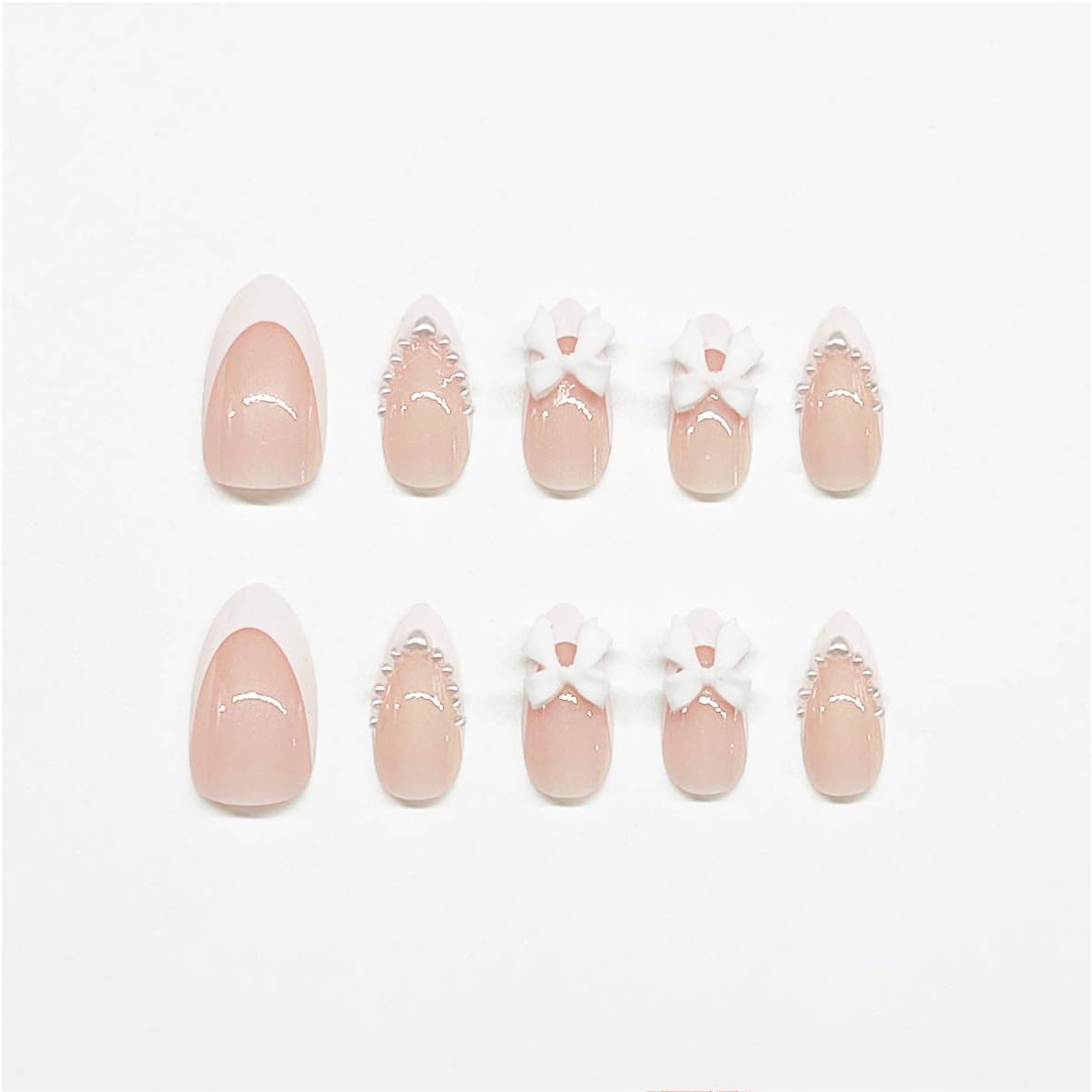 LRKNNO uñas almendra con tip francés y lazo decorativo para look pulido.