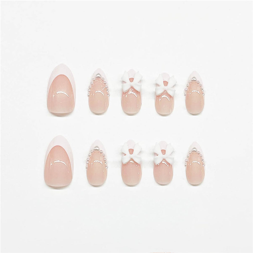 LRKNNO uñas almendra con tip francés y lazo decorativo para look pulido.