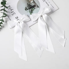 LuSeren accesorio blanco para mujer, ideal para peinados rápidos y elegantes.
