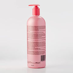 Aplicación suave de Luster's Pink Hidratante de Aceite para facilitar el peinado.