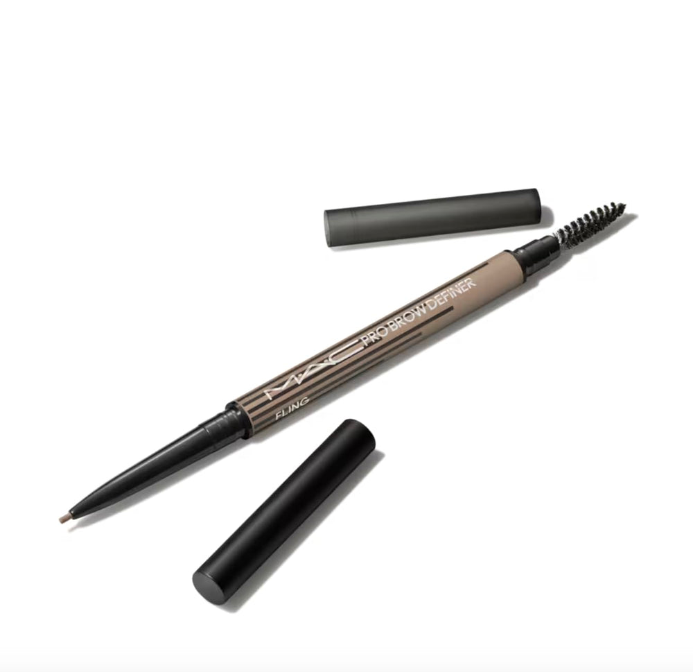 MAC Definidor Pro de Cejas con punta de 1 mm para trazos naturales.