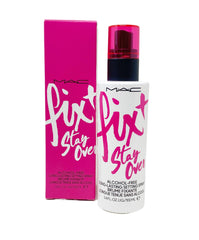 MAC Fix + Stay Over rociador-botella: fija el maquillaje con hidratación ligera.
