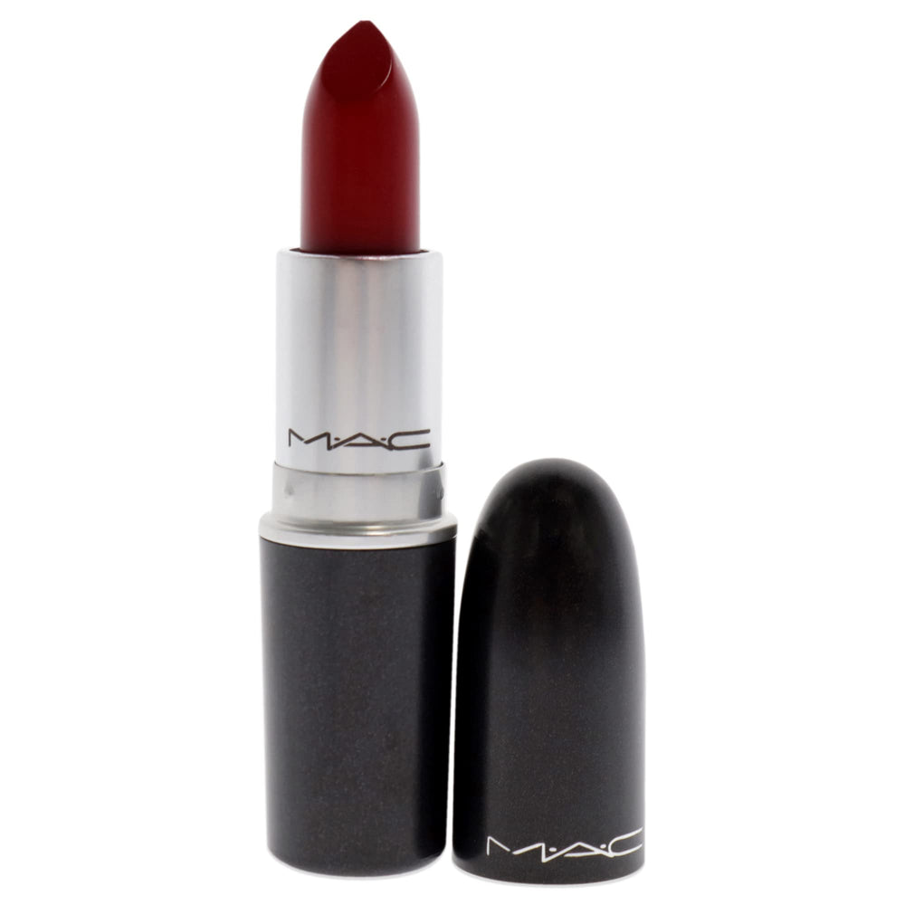 MAC Matte Lipstick 612 Rojo Ruso, aplicación suave para labios definidos.