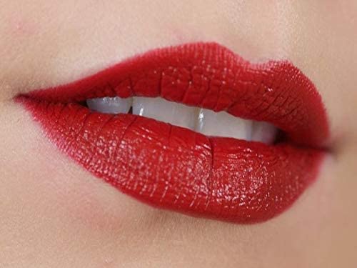 MAC 612 Rojo Ruso, acabado cómodo y duradero durante el día.