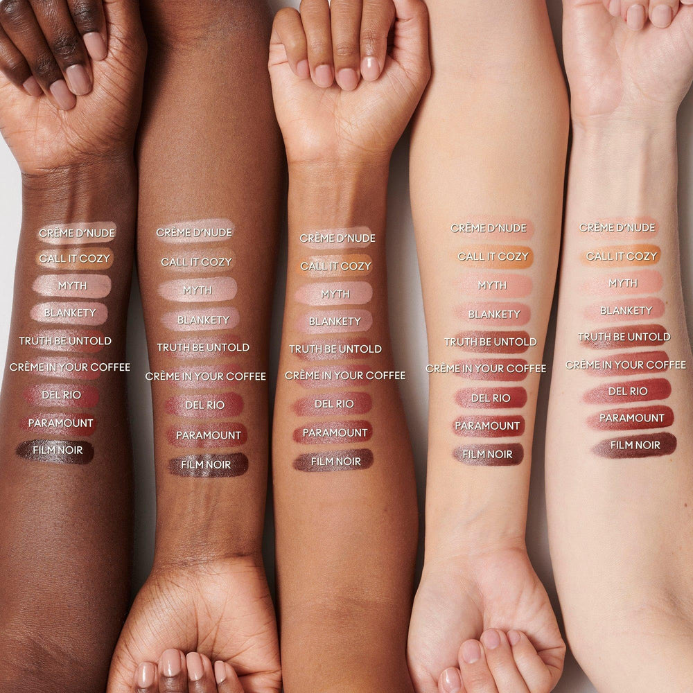 MAC Labial Satinado Blankety hidratación de ocho horas para labios cómodos.