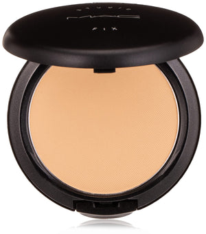MAC Studio Fix Polvo compacto mate para un acabado suave y uniforme.