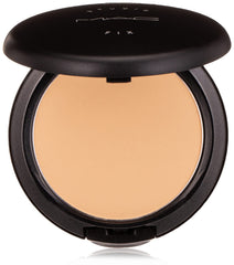 MAC Studio Fix Polvo compacto mate para un acabado suave y uniforme.
