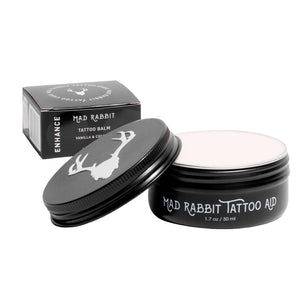 Mad Rabbit Tattoo Balm en pote para hidratar y realzar tatuajes.