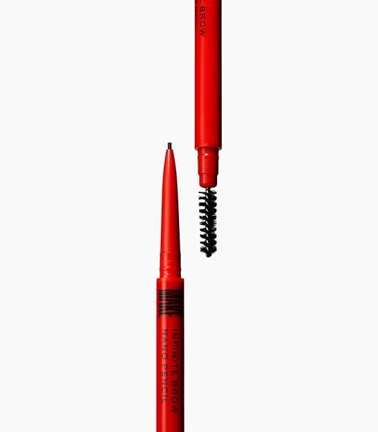 MAKE Beauty Nano Brow emplea tecnología L.E.N.I. para color más estable y suave.