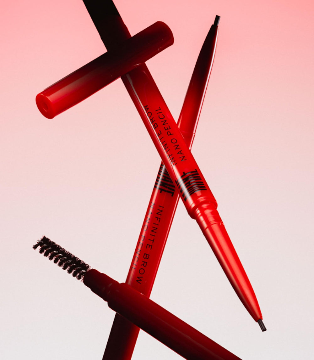 MAKE Beauty Nano Brow tono marrón cálido para cejas con aspecto suave.