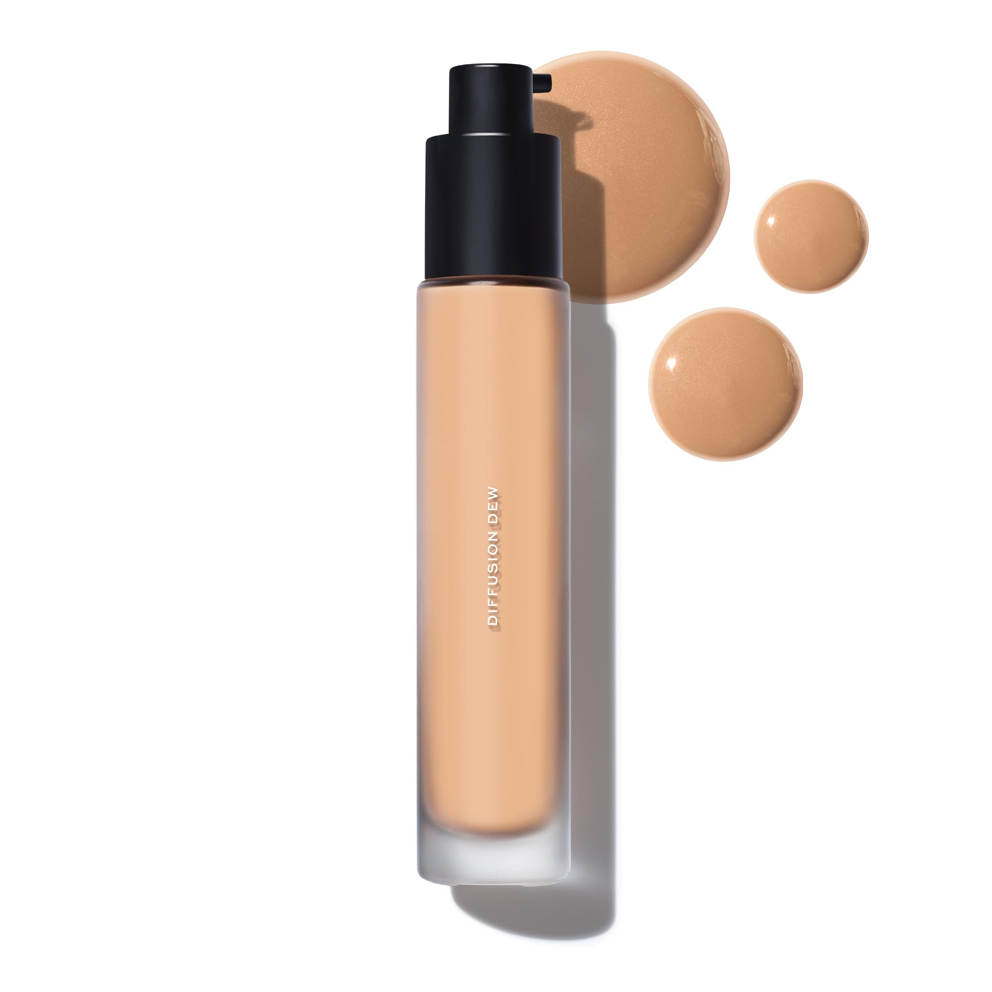 MAKE Beauty Skin Tint en envase compacto, ideal para retoques diarios.
