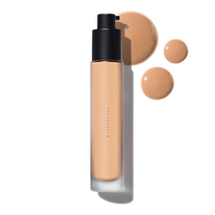 MAKE Beauty Skin Tint en envase compacto, ideal para retoques diarios.