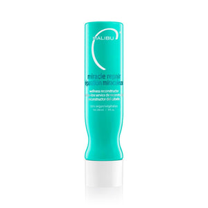 Malibu C Miracle Repair: vertido de la botella para preparación suave.