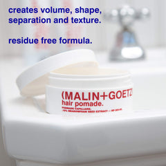 Peinado con volumen definido y textura natural con la pomada