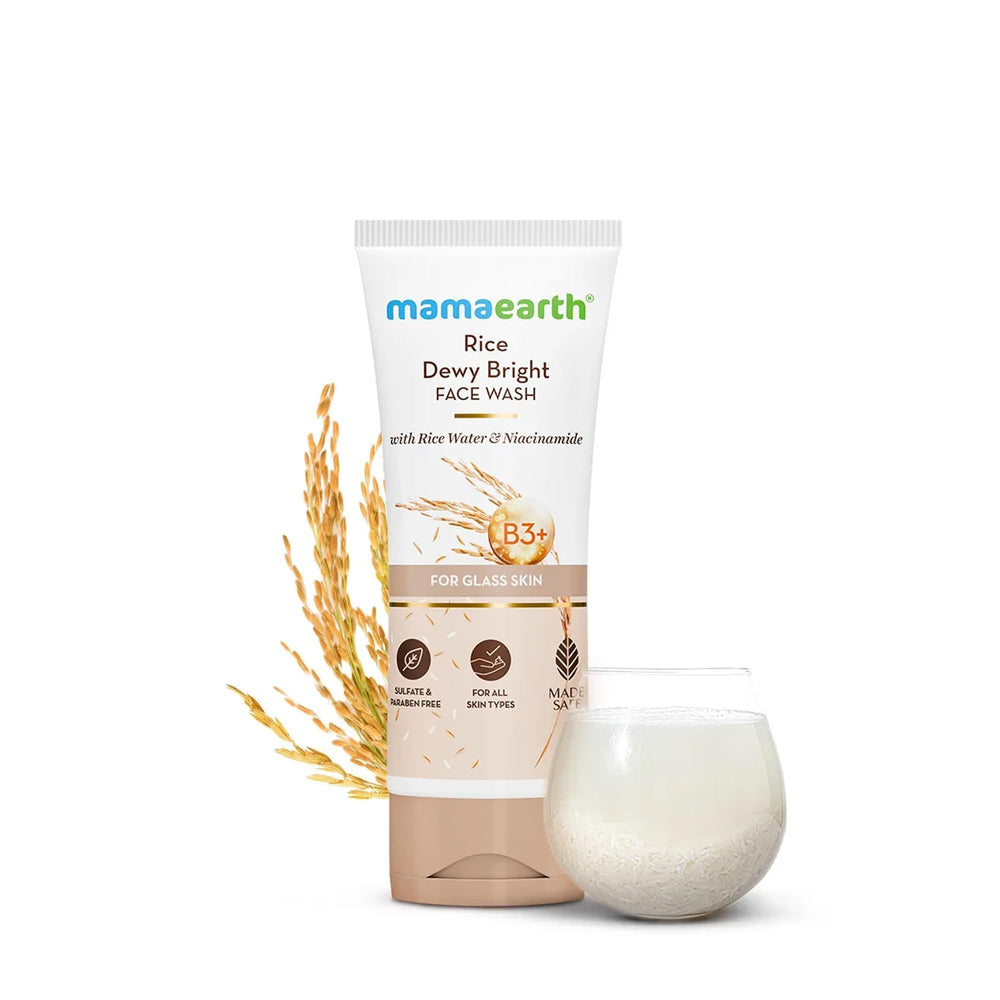 MAMAEARTH Rice Dewy Bright muestra textura cremosa para una limpieza suave