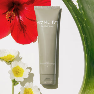 MANE IVY Elixir Serum, botella transparente, protege del calor y suaviza el frizz.