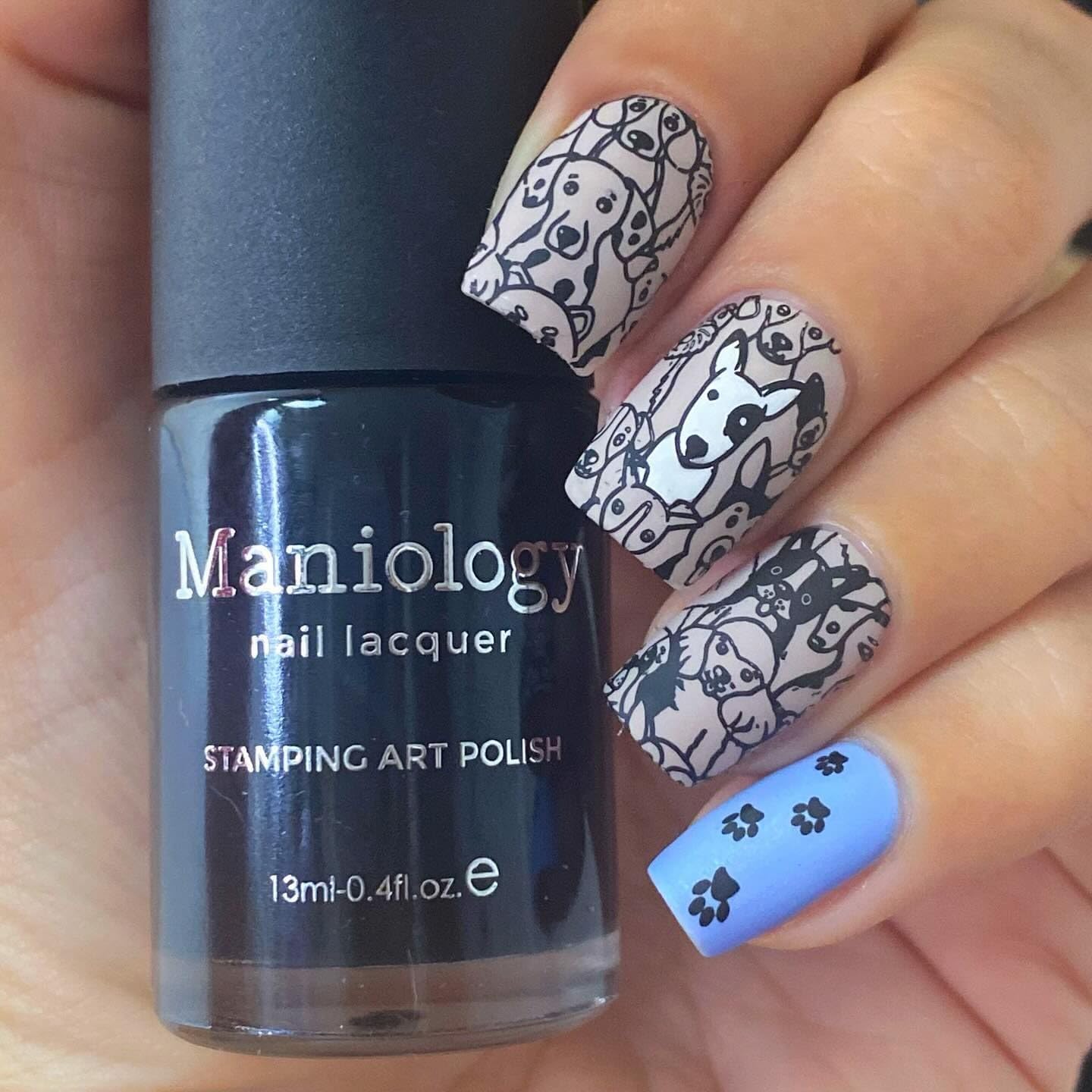 Arte de uñas con stamping usando Maniology para contraste llamativo