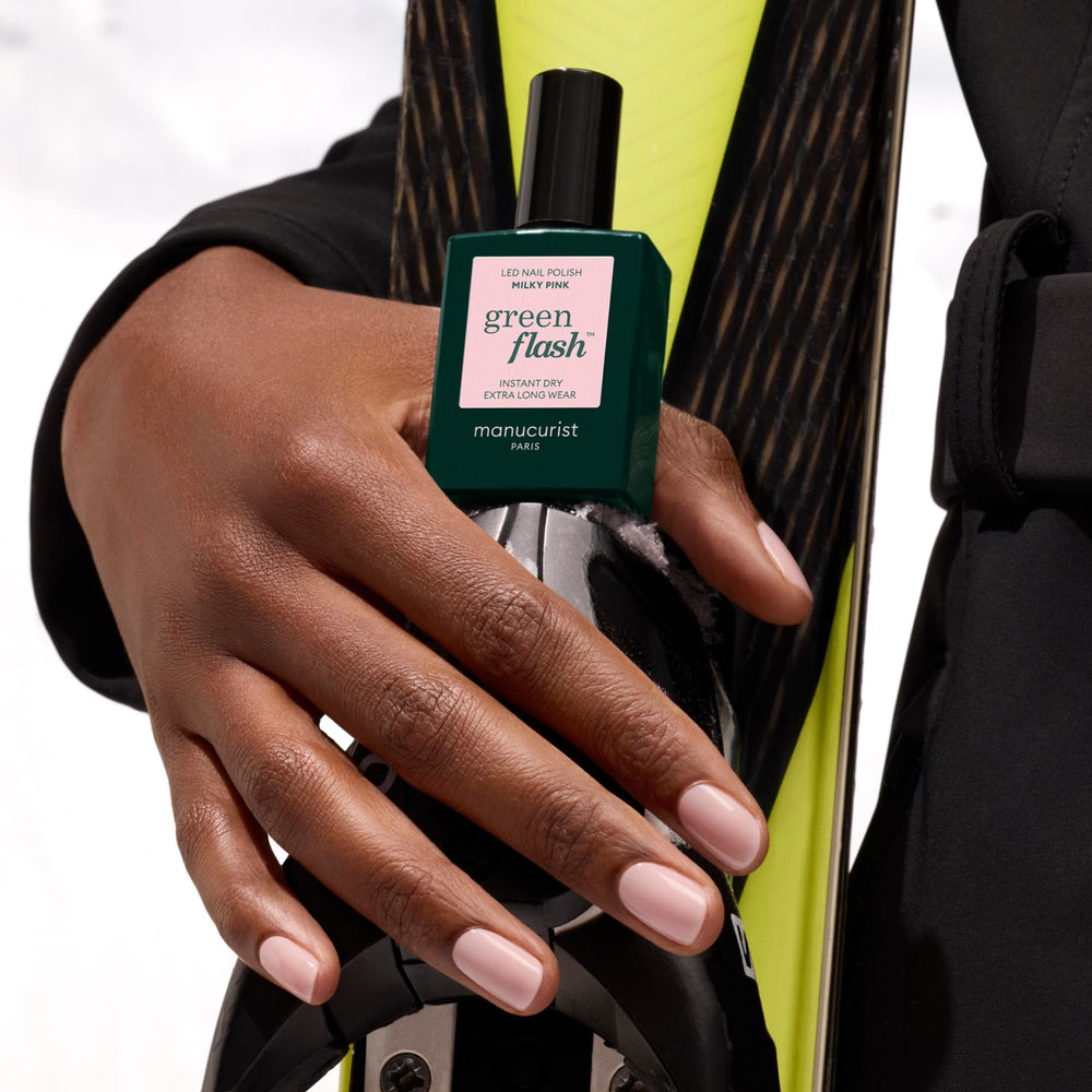 Manucurist Green Flash Milky Pink: curado rápido con lámpara para manicura duradera.