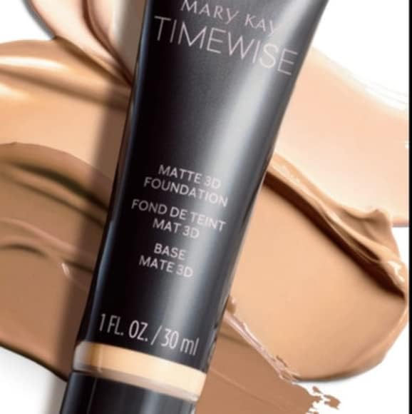 Mary Kay TimeWise Matte 3D Ivory C110, tono natural que resiste desgaste durante el día.