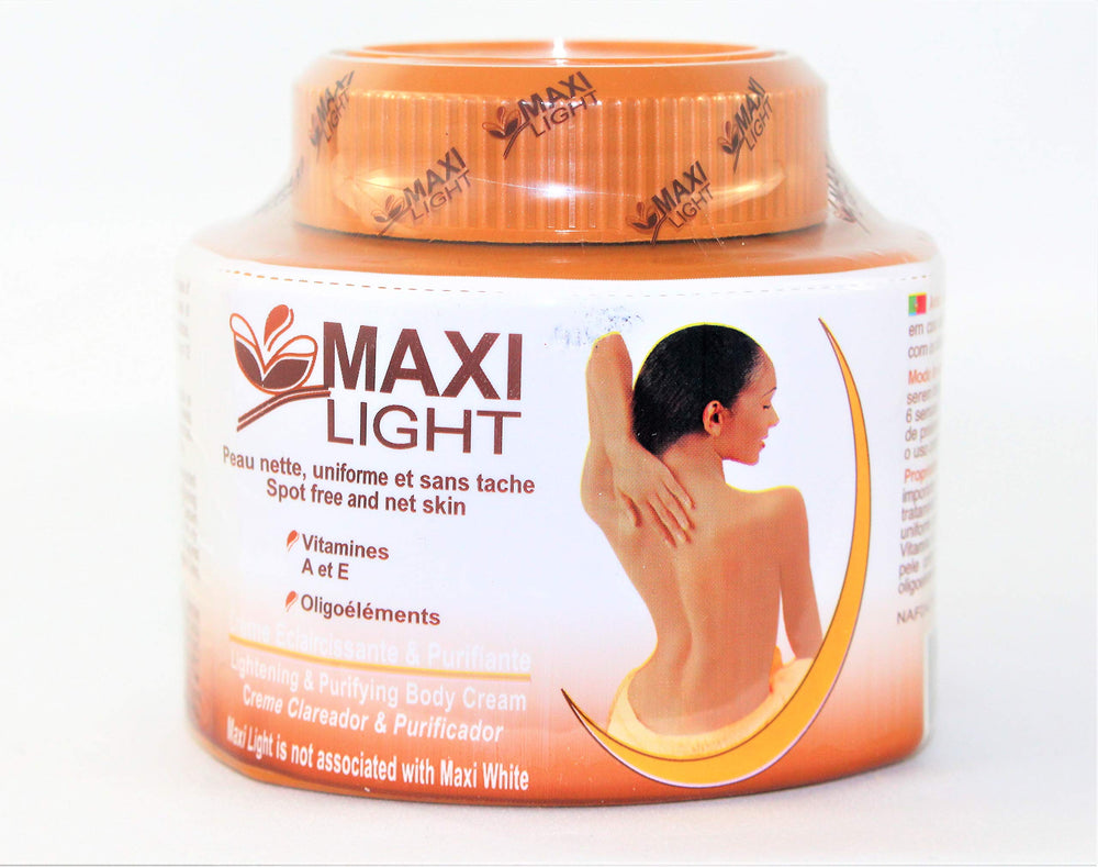 Mano sosteniendo Maxi Light facilita su manejo en cualquier momento.