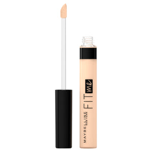 Corrector líquido Maybelline Fit Me en tubo, retoques discretos y acabado natural.