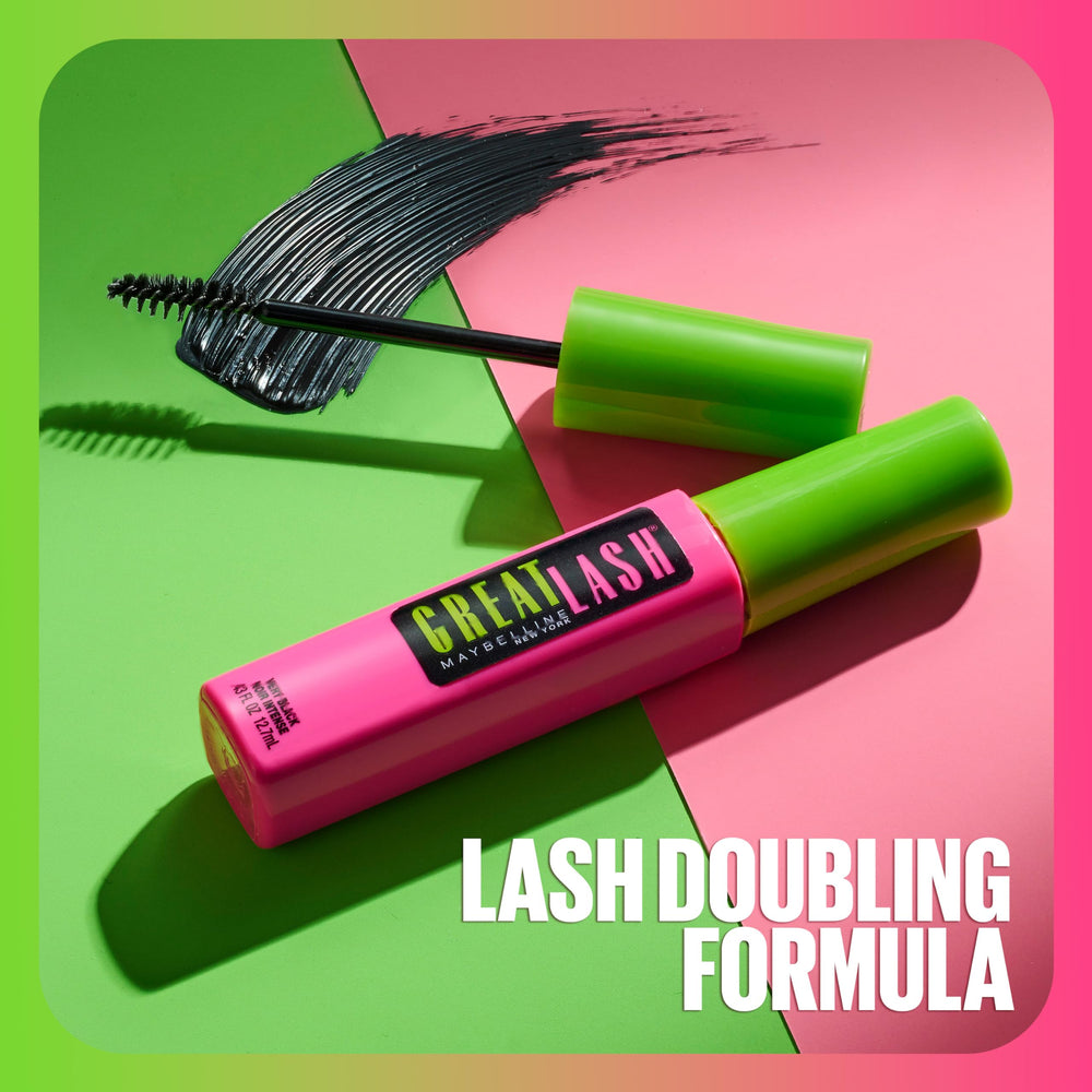 MAYBELLINE máscara de pestañas, apariencia gruesa y definida en las pestañas.