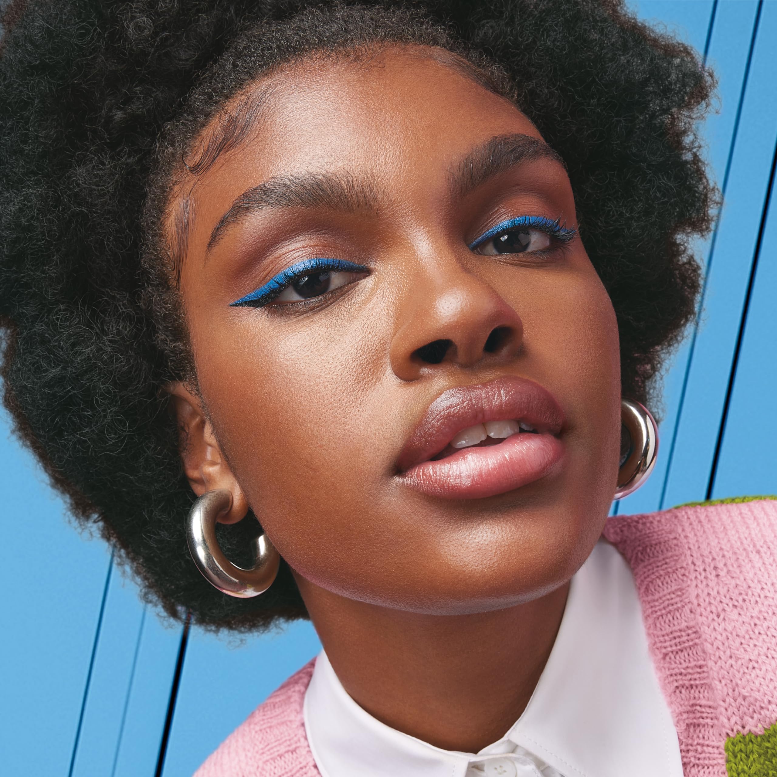 Maybelline Master Precise delineador líquido con pigmento intenso para color uniforme y duradero.