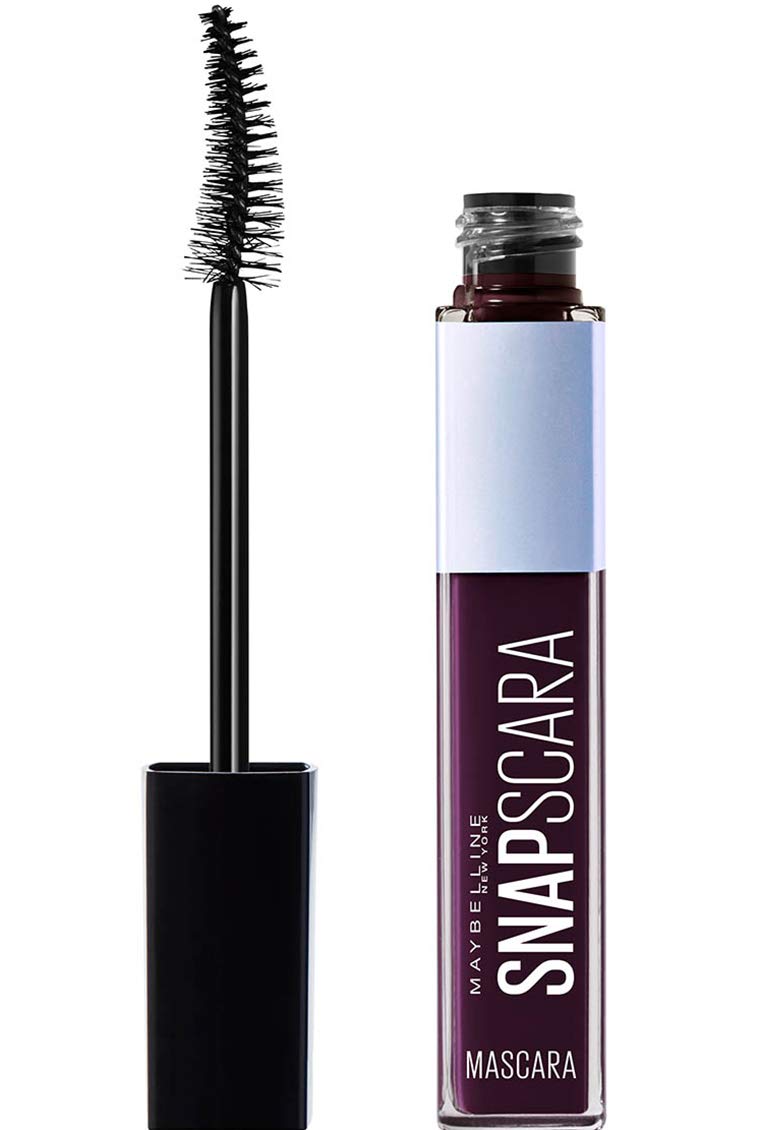 Maybelline Snapscara aplicador suave en primer plano para volumen sin grumos.